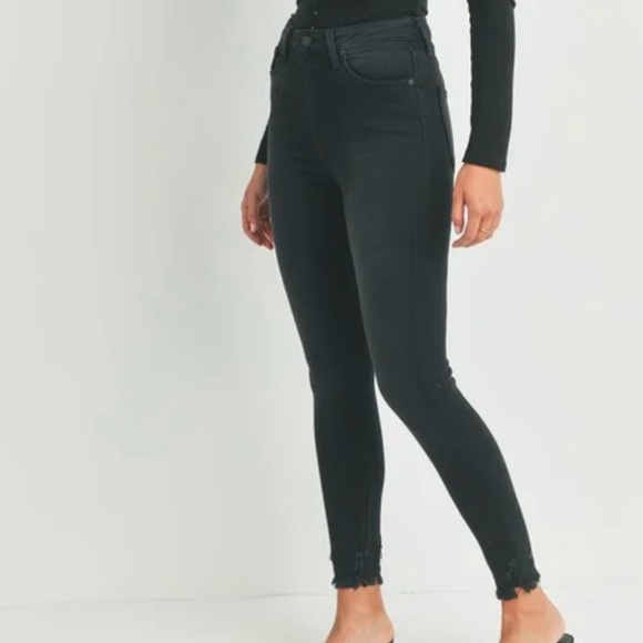 Just Black Denim - Just Black Denim- Skinny High Rise Jean with Frayed Hem. Black. Size: 26